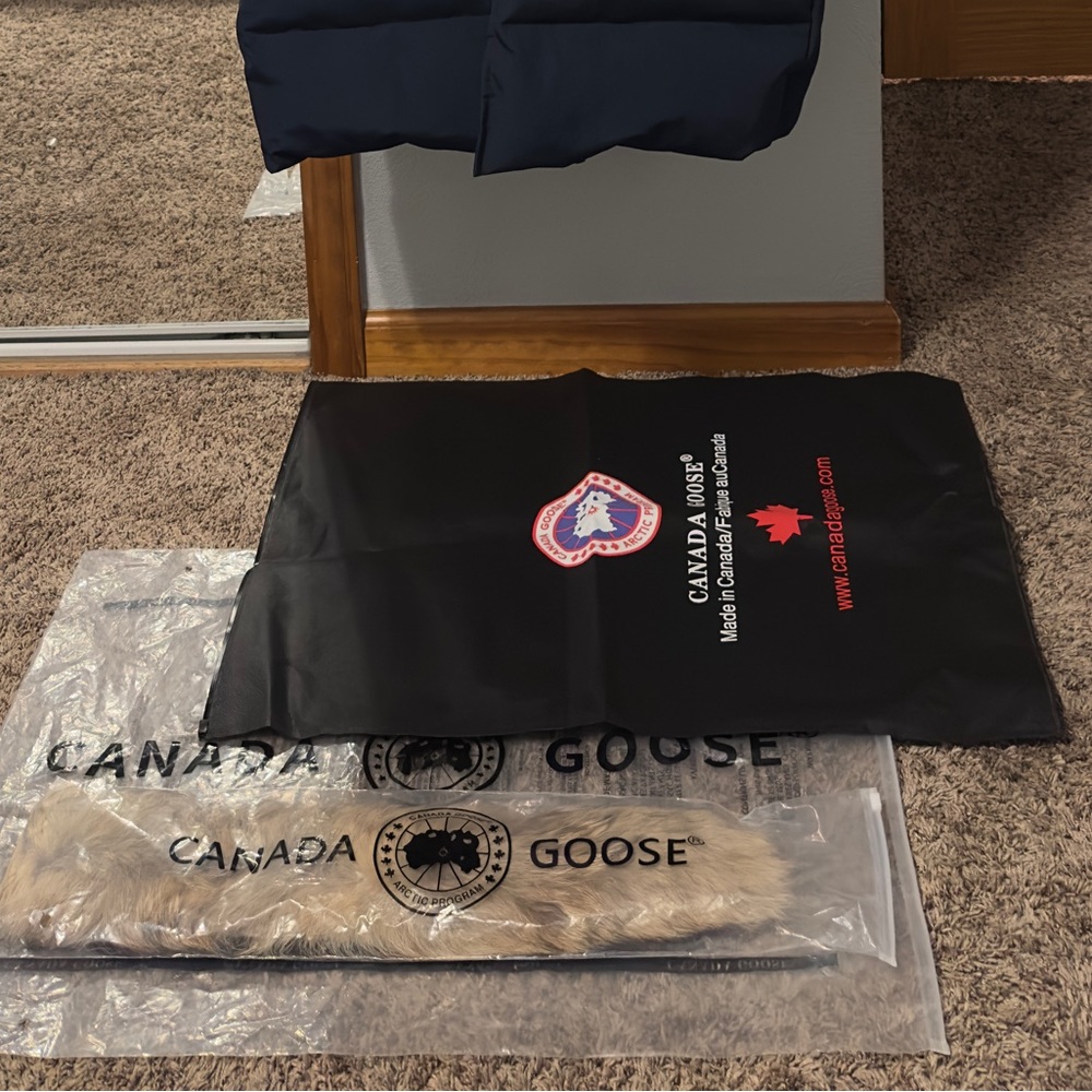Canada Goose Mystique Parka - Picture 7 of 8